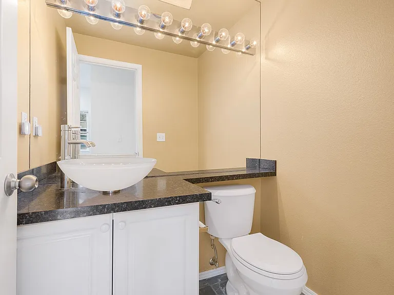 552 S 51st Ct — Photo 11
