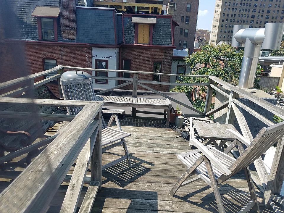 Private roof deck!