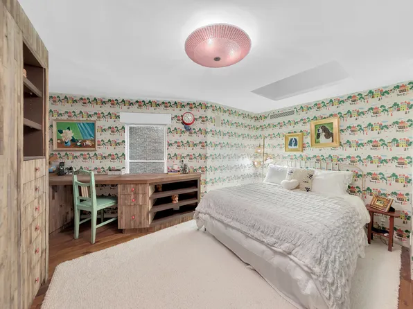 34 Gramercy Park East image 13 of 19