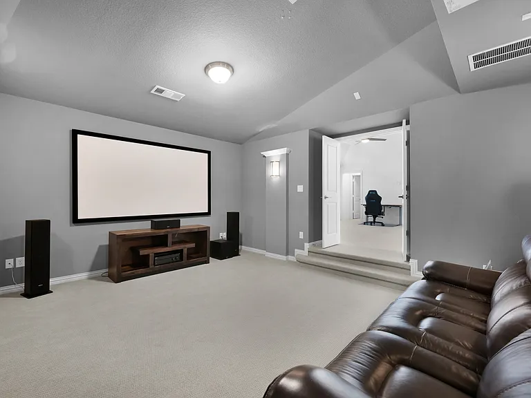 731 Drummond Dr — Photo 32