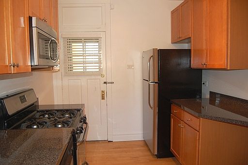 2nd image of 1608 W Granville Ave #3