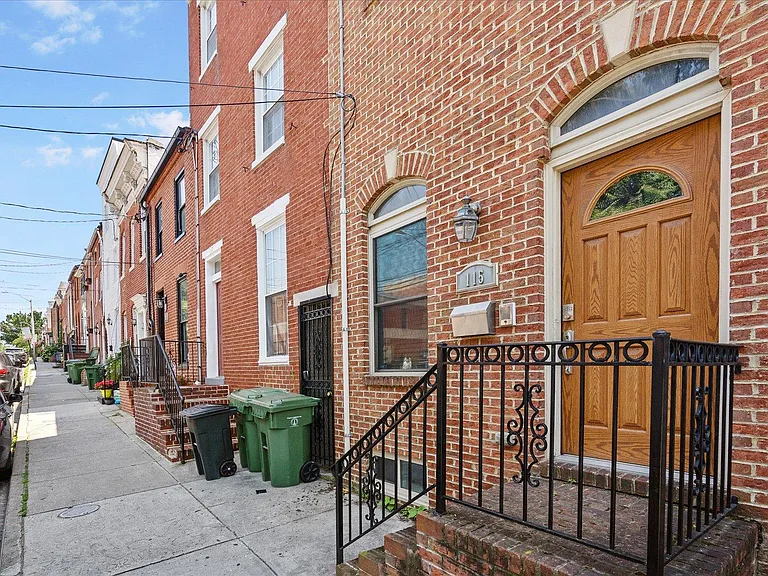 115 E Cross St — Photo 1