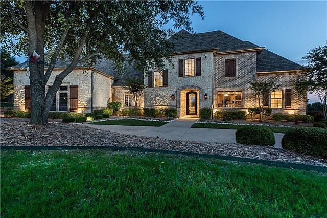 1st image of 5701 S Woodcreek Cir
