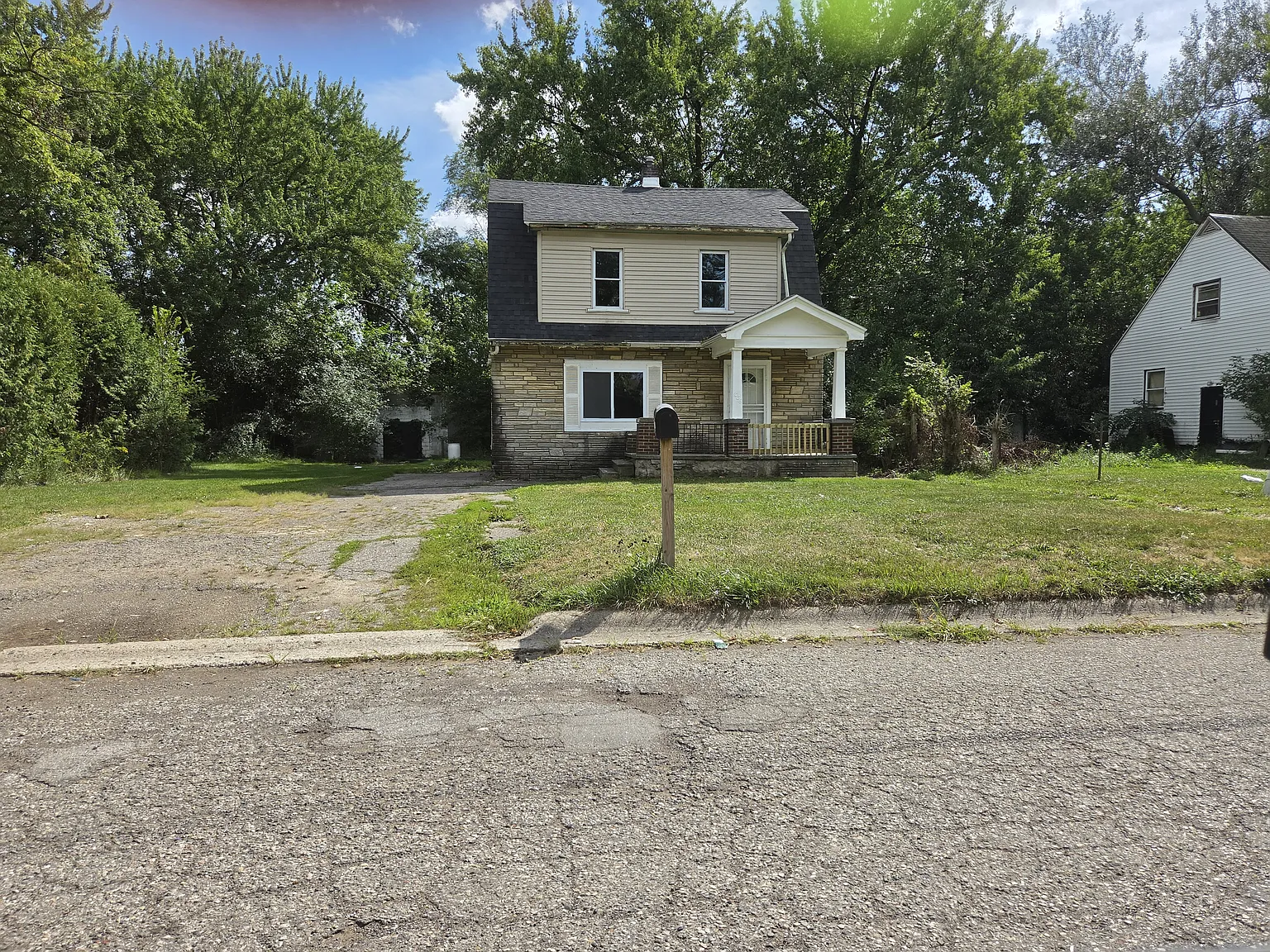 3 bed, 1092 sqft, $750 — Photo 1