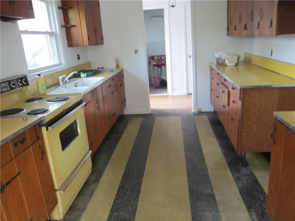 124 E Stevens Avenue, Valhalla, NY 10595