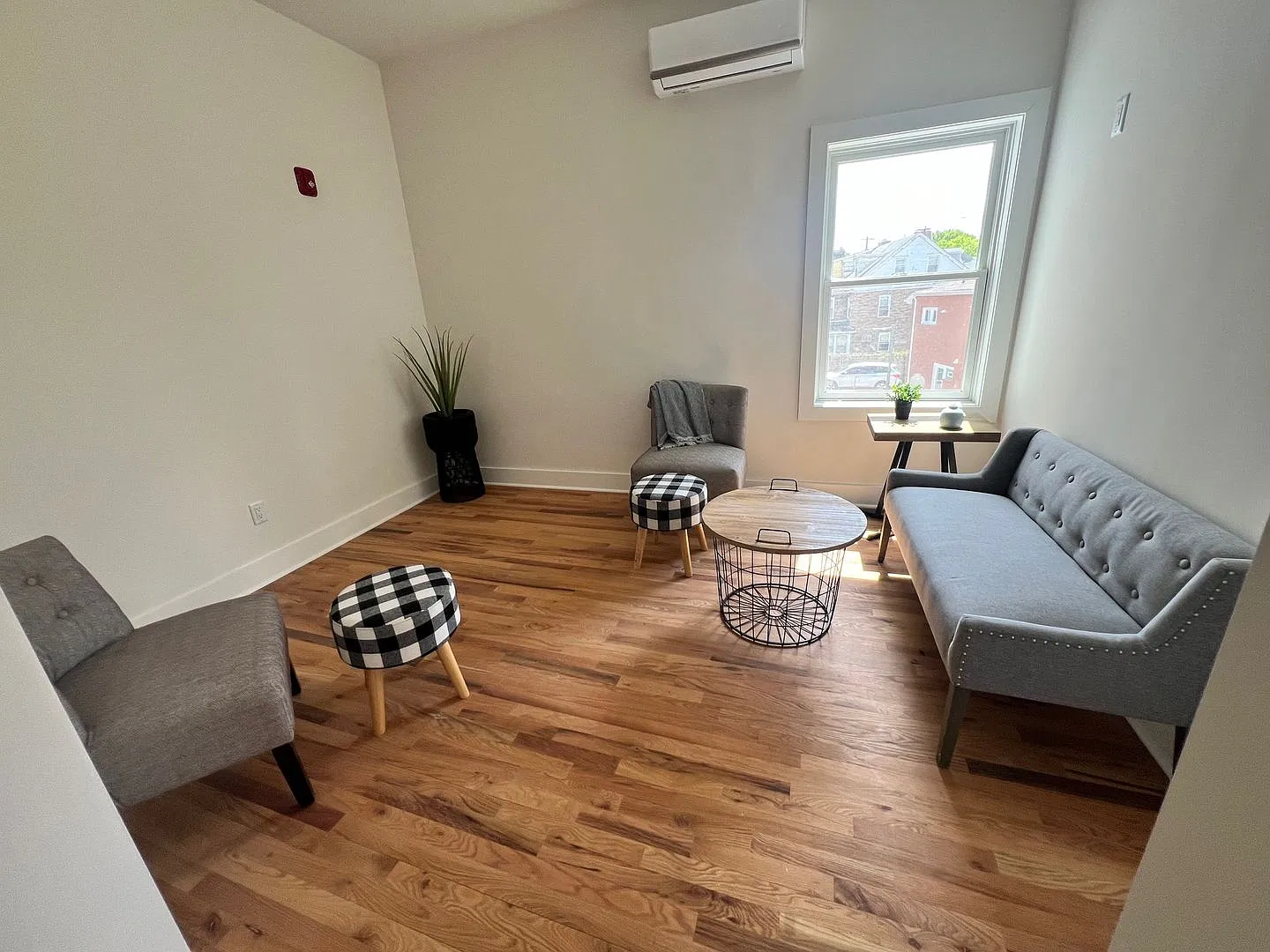 New 1 Bed 1 Bath Apartment — Photo 1