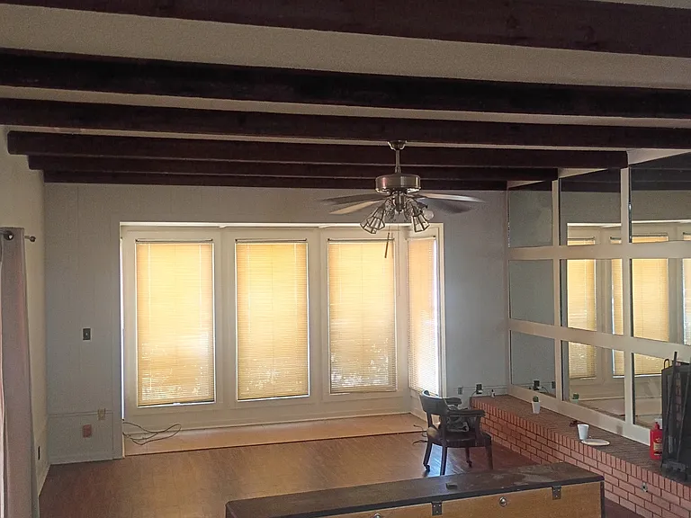 12420 S Garnett Rd — Photo 3