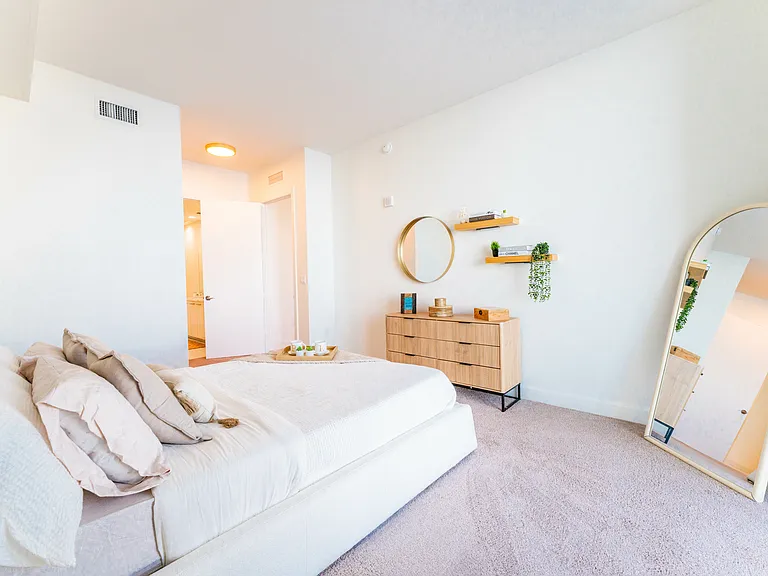 Harbor Grand — Photo 15