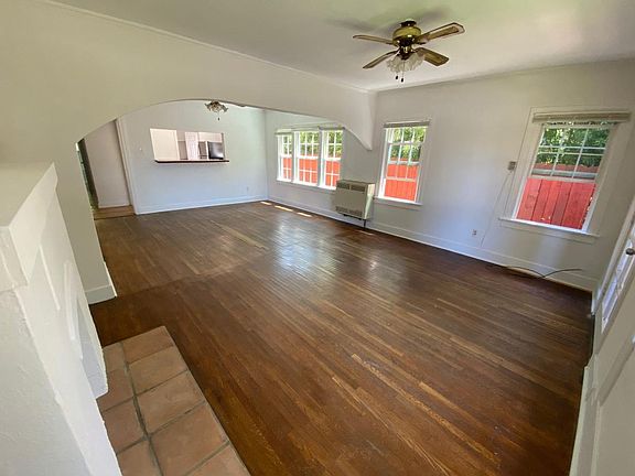 4th image of 3960 Redwood Ave #1/2