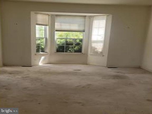 4th image of 20 Crocus Ln