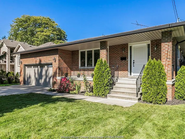 950 Kennedy Dr W — Photo 1