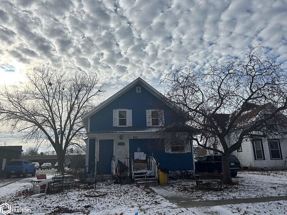 1st image of 806 1st Ave N