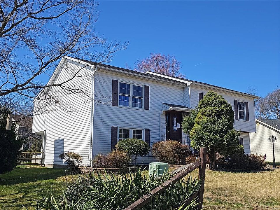 1st image of 52 Castle Run Dr