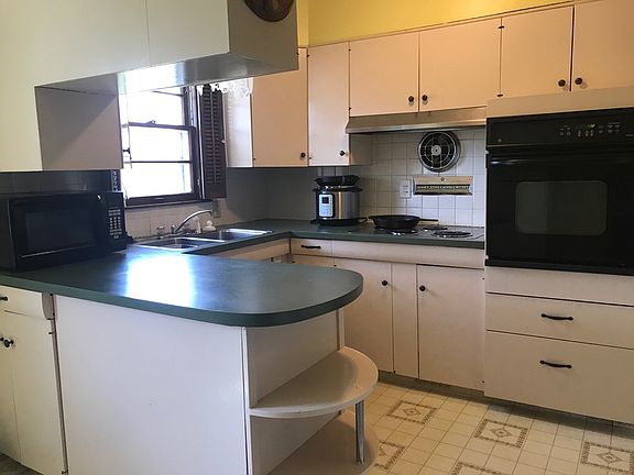 5th image of 1720 E Washington St