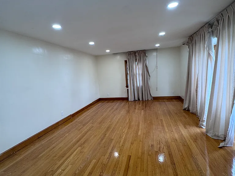 460 Congress Ave #1 — Photo 10