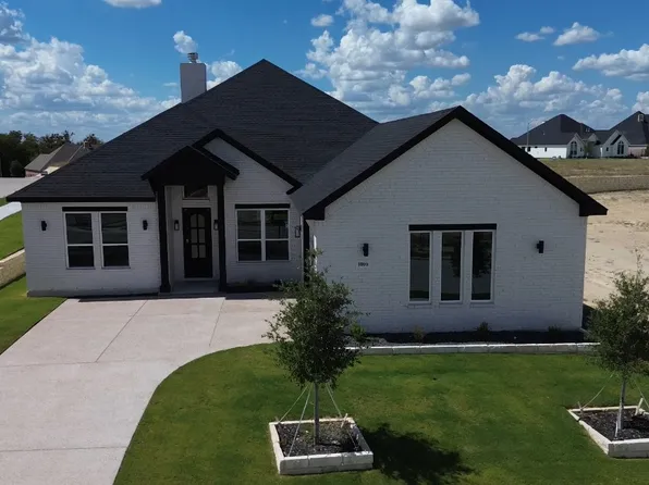 10888 Alta Sierra Dr, Benbrook, TX 76126
