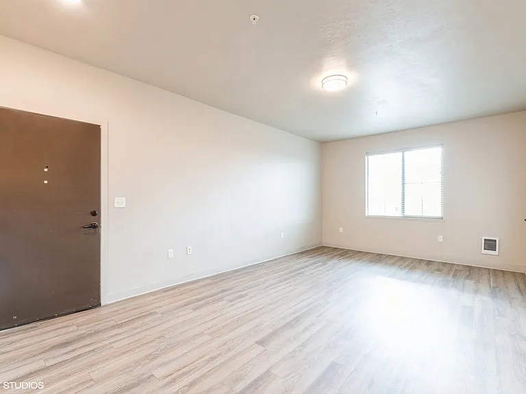 Eagle Valley Ranch Apartments — Photo 15
