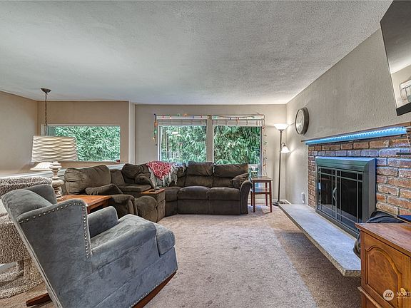 4th image of 22285 Woodward Way NW