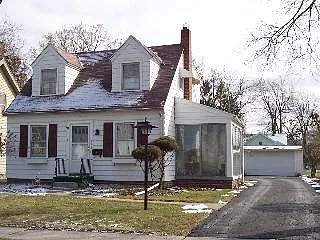 318 E William St photo 1