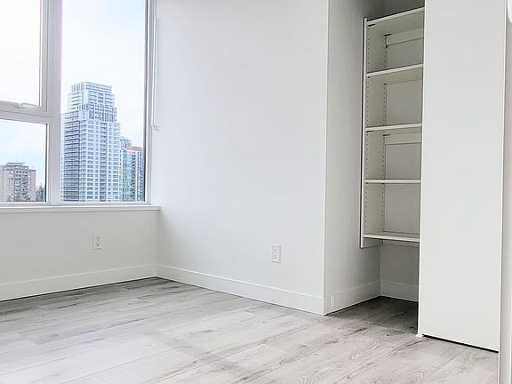 3rd image of 10626 City Pkwy #1005