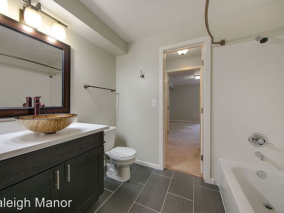 5th image of 12000 15th Ave NE APT 410