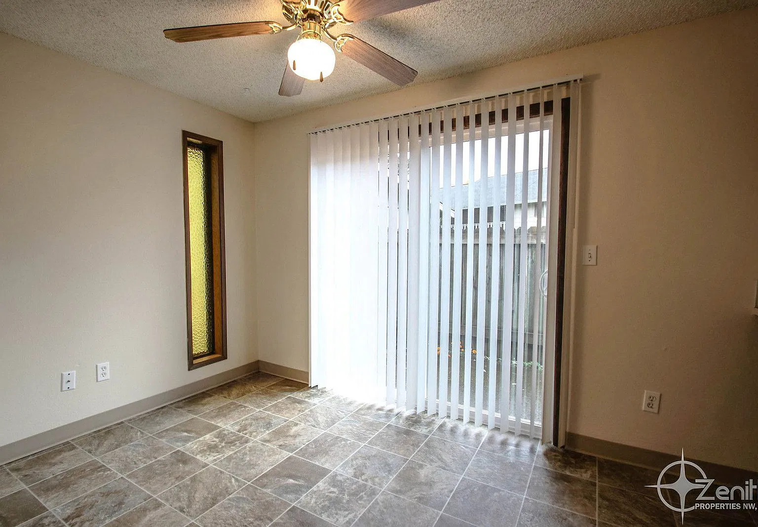 2 bed, 2.0 bath, 879 sqft, $1,595 — Photo 3
