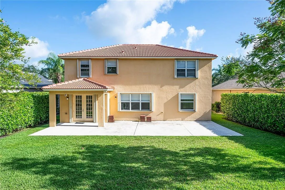 5 bed, 4.0 bath, 3041 sqft, $6,150 — Photo 2