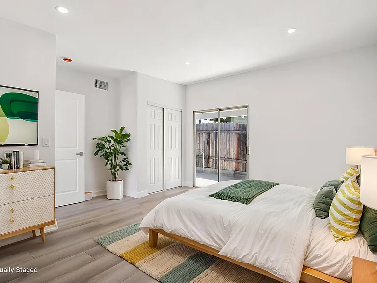 11036 Scoville Ave — Photo 10