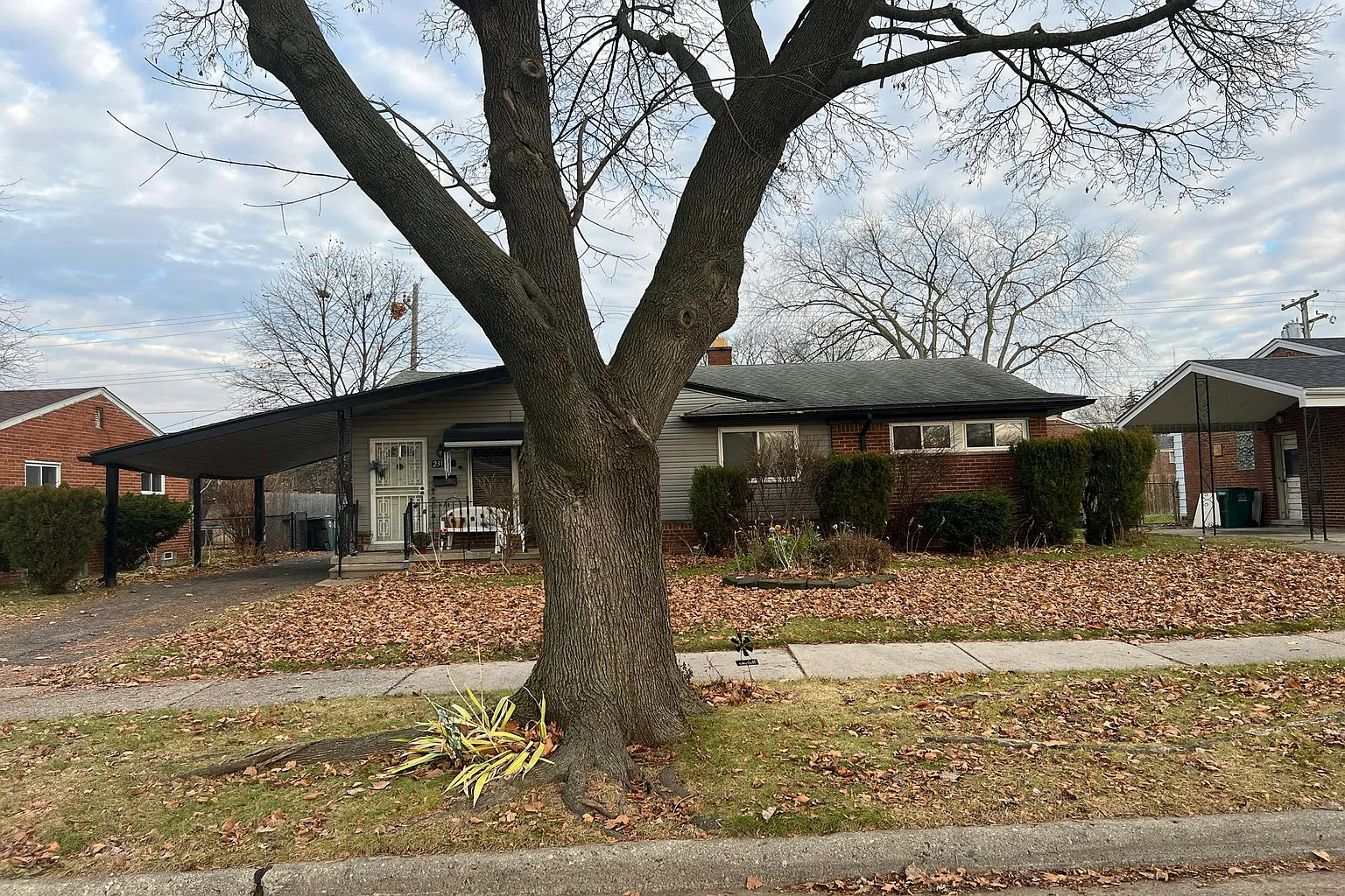23130 Parklawn St photo 1