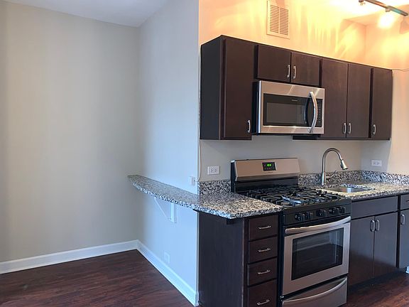 2nd image of 432 W Belmont Ave APT 602