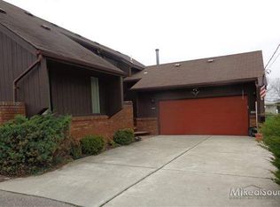 46601 Roselane Dr, New Baltimore, MI 48047