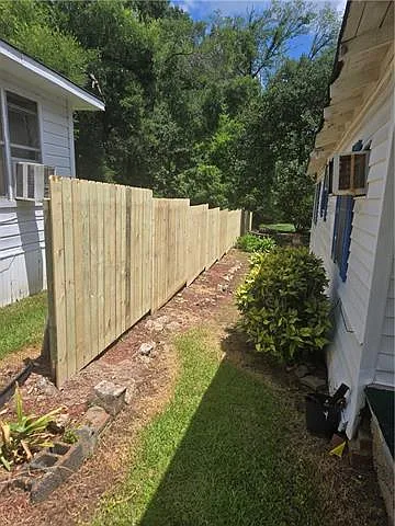3 bed, 1.0 bath, 864 sqft, $700 — Photo 2