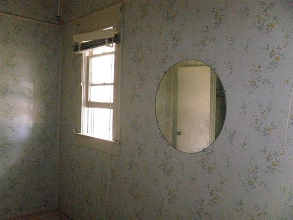 4th image of 605 N Cypress Ave