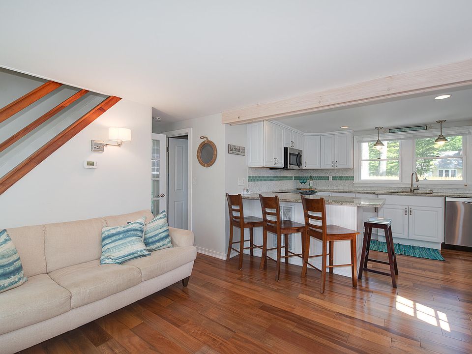 90 Priscilla St, East Falmouth, MA 02536 Zillow