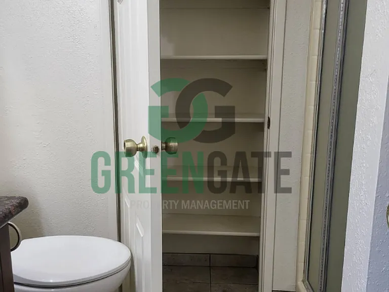 2428 Woodvale Dr — Photo 49