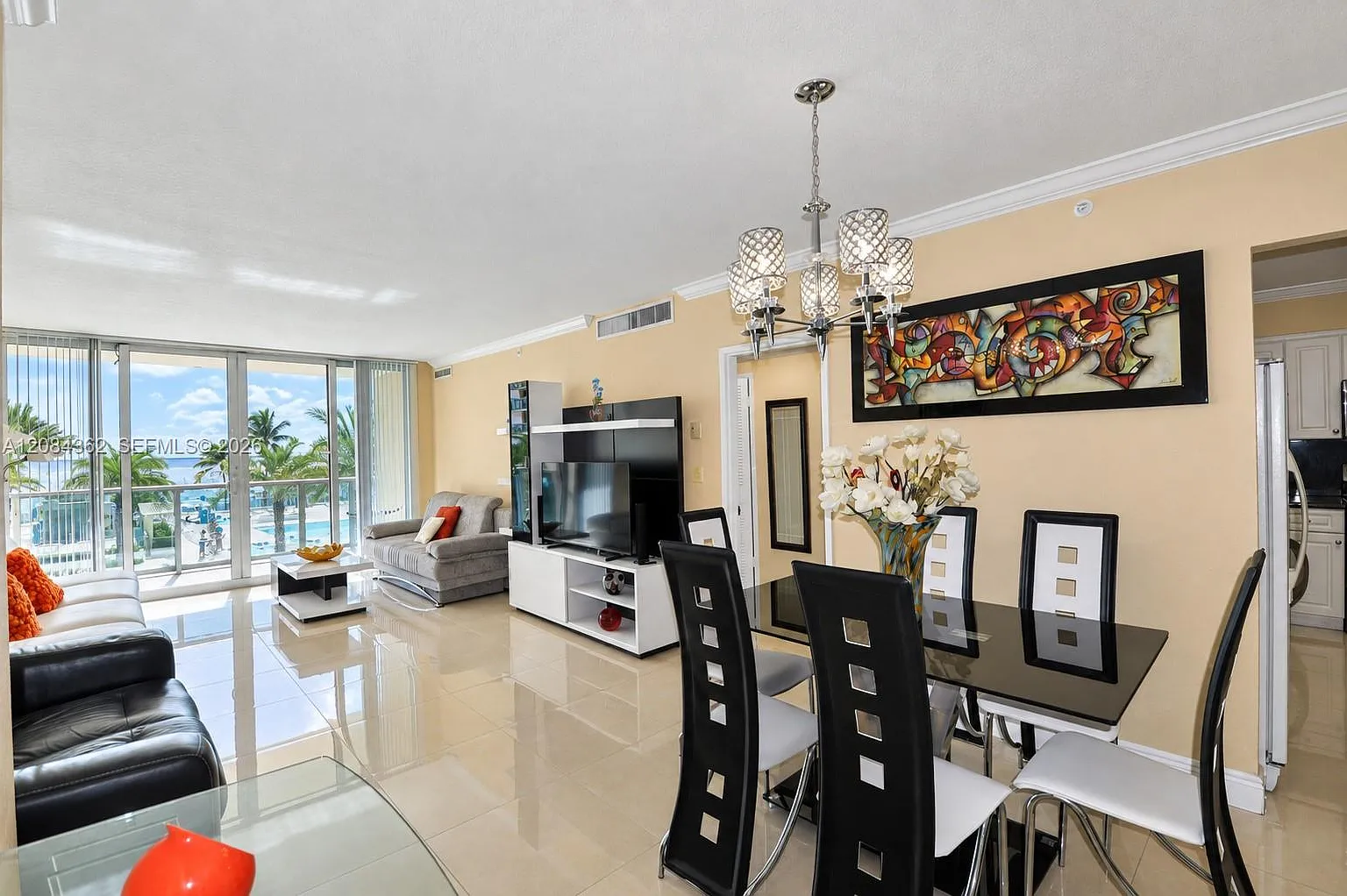 Wave Condo — Photo 2