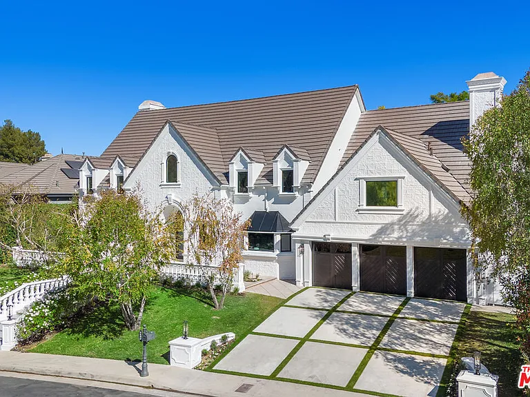 4608 Westchester Dr — Photo 3