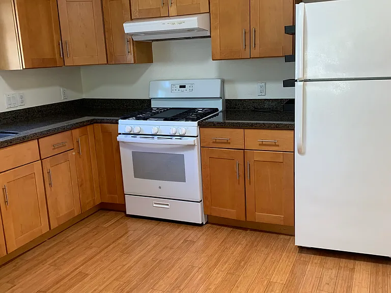 327 W Mill St #B — Photo 8
