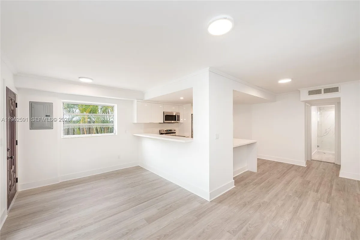 Building Photo - 230 Sunrise Dr #1