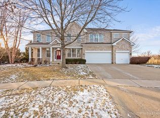 7 Birchwood Ct, Lake In The Hills, IL 60156