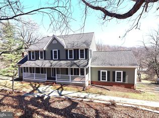 6885 Walnut Heights Dr, Warrenton, VA 20186