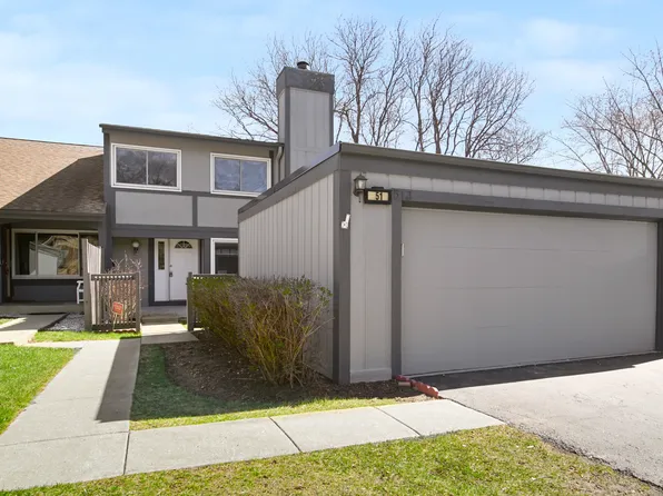 513 N Woodfield Trl, Roselle, IL 60172