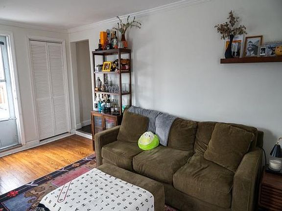 4th image of 602 E Olive St