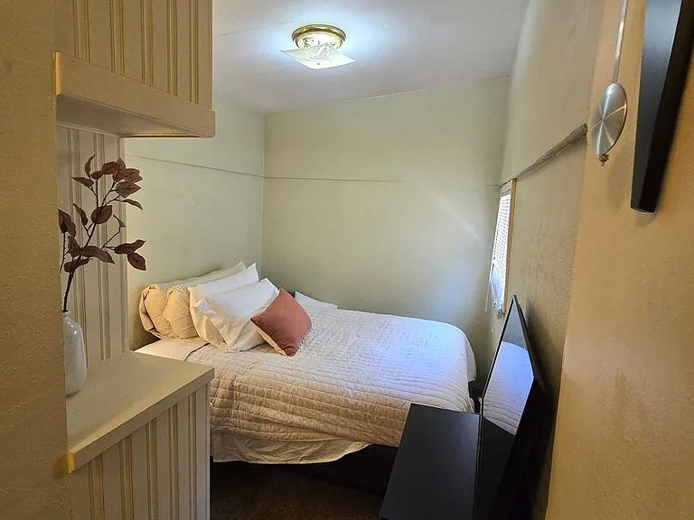 1011B N Corona St — Photo 13