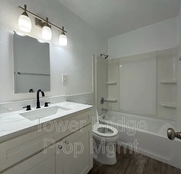 1724 Wright St #2 — Photo 15