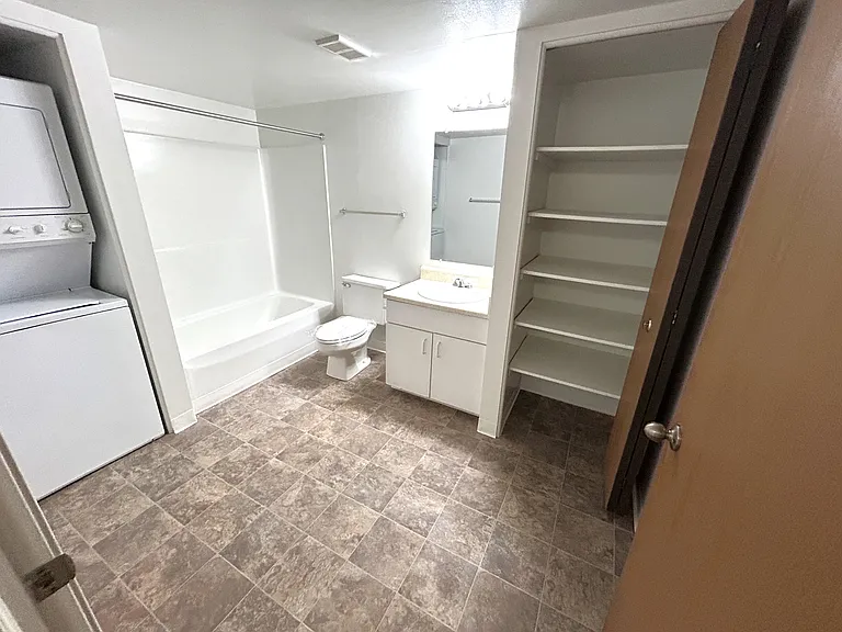 Thornridge Apartments — Photo 40