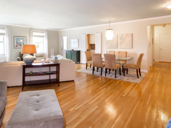 162-41 Powell Cove Boulevard image 6 of 25