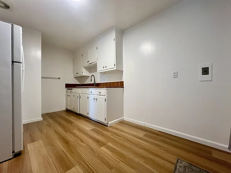2134 McGee Ave #B — Photo 6