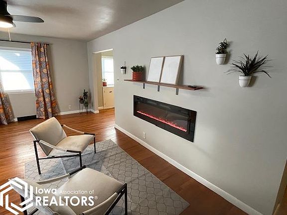 2nd image of 807 W Adams St