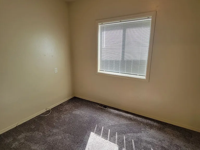 1290 Retsil Rd E — Photo 16